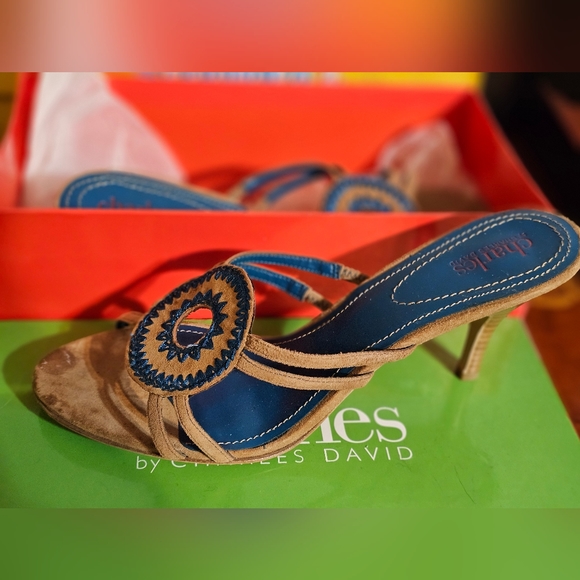 Charles David size 10 suede kitten heel - Picture 2 of 4